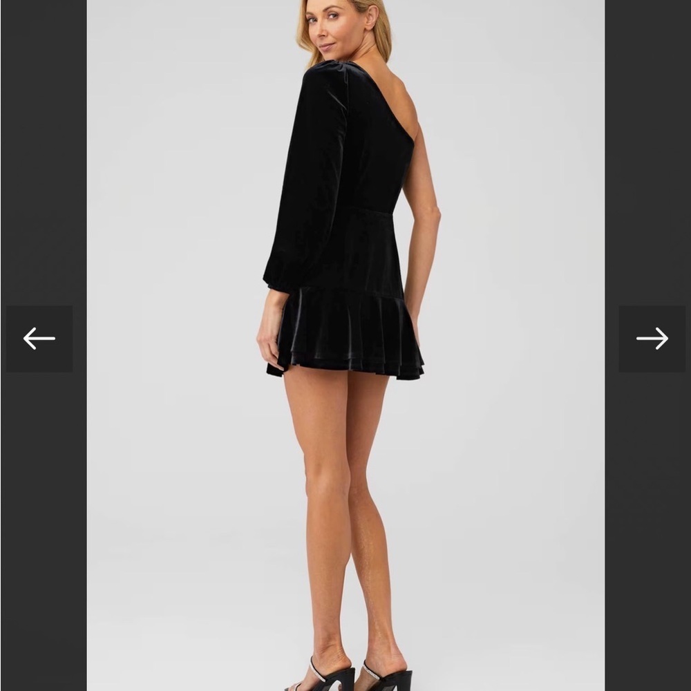 Yumi Kim Black Velvet One-Shoulder Mini Dress

Revolve - Picture 2 of 3